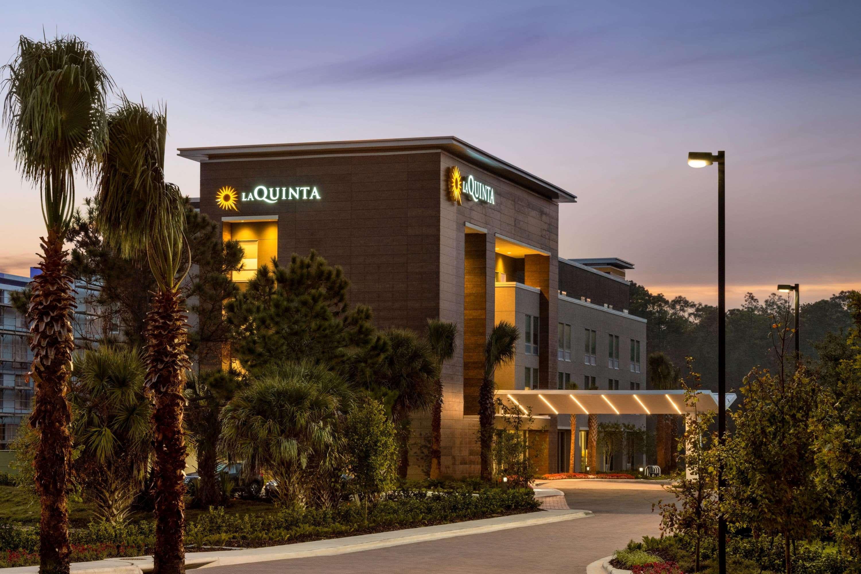 La Quinta Inn & Suites By Wyndham Orlando I-Drive Theme Parks Exterior foto