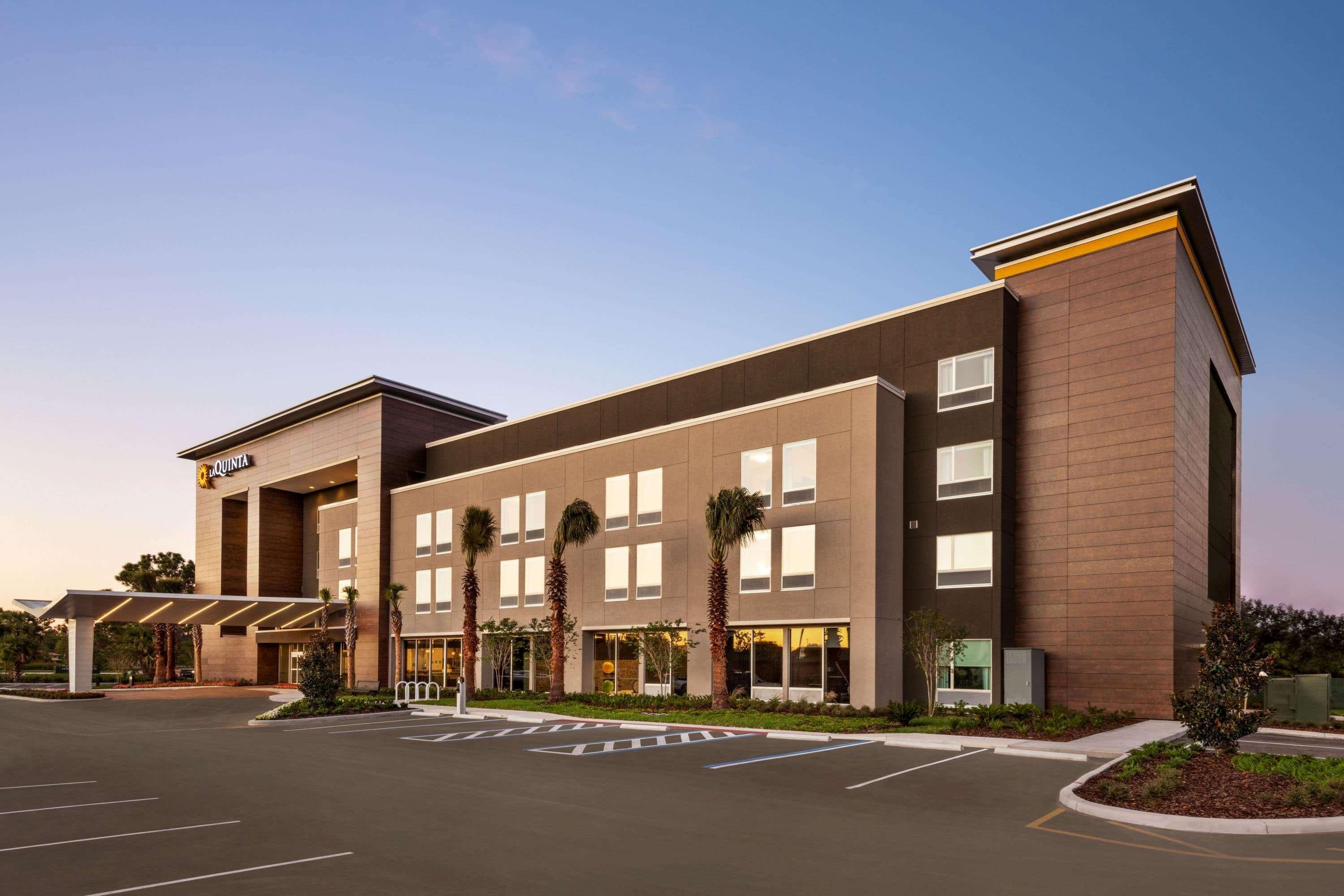 La Quinta Inn & Suites By Wyndham Orlando I-Drive Theme Parks Exterior foto